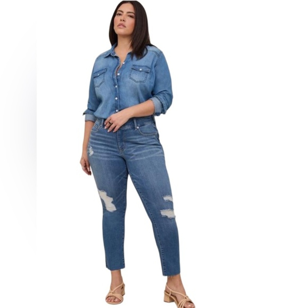 TORRID STUDDED DISTRESSED STRETCHY DENIM BLUE JEANS